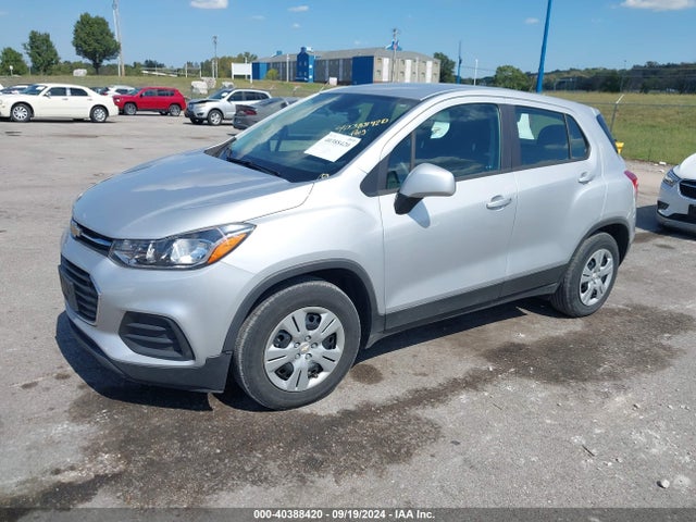 Chevrolet TRAX LS 2018 3GNCJKSB0JL213241 Image 2