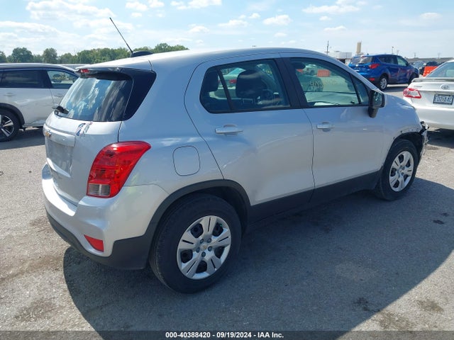 Chevrolet TRAX LS 2018 3GNCJKSB0JL213241 Image 4