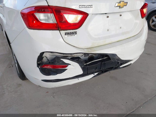 1G1BC5SM4H7188997 Chevrolet Cruze Ls Auto
