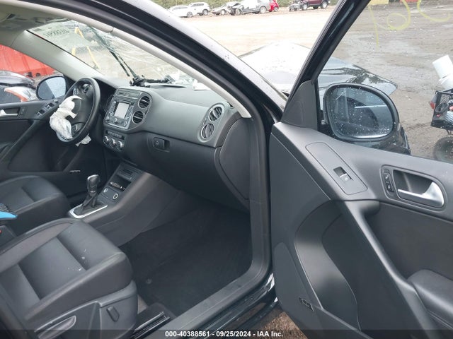 WVGAV7AX2FW580430 Volkswagen Tiguan Sel