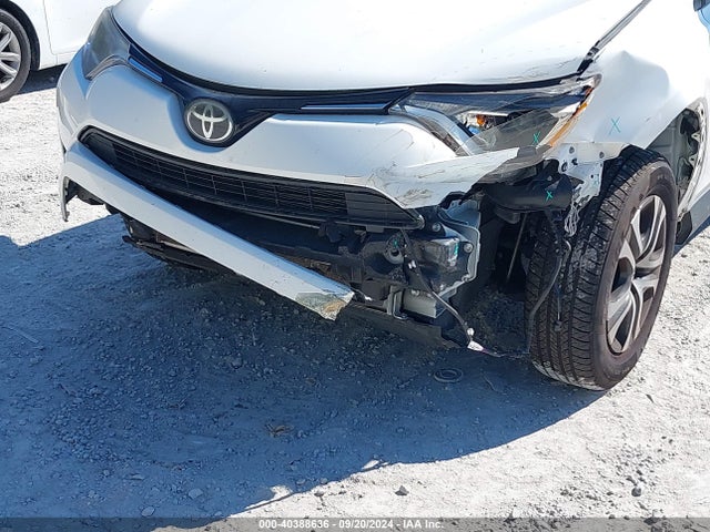 Toyota RAV4 LE 2017 JTMZFREV7HJ701462 Image 18