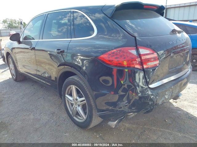 2011 PORSCHE CAYENNE WP1AB2A28BLA52342 Photo 2