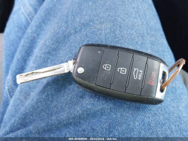 KNAGM4A74F5628870 KIA Optima Lx