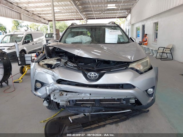 Toyota Rav4 Xle 2017 2T3WFREVXHW370641 Image 12
