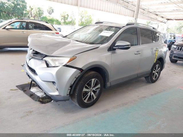 Toyota Rav4 Xle 2017 2T3WFREVXHW370641 Image 2