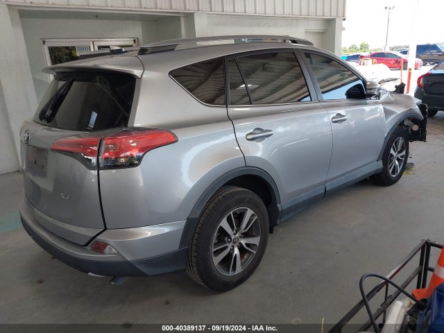 Toyota Rav4 Xle 2017 2T3WFREVXHW370641 Image 4