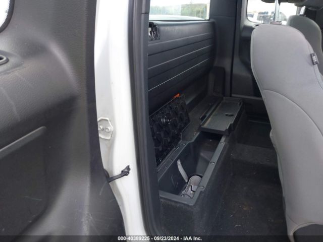 5TFRX5GN8HX096223 Toyota Tacoma Sr