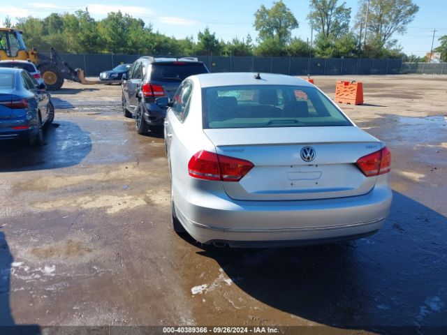 1VWBV7A32FC085780 Volkswagen Passat 2.0l Tdi Se