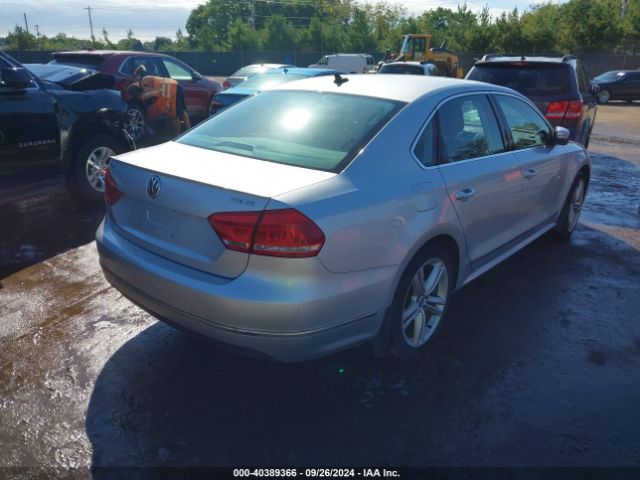 1VWBV7A32FC085780 Volkswagen Passat 2.0l Tdi Se
