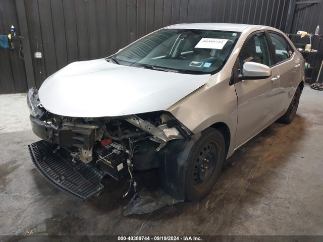 Toyota COROLLA LE 2018 5YFBURHE1JP809211 Image 2