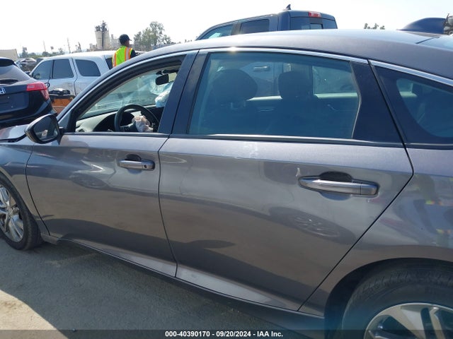 Honda ACCORD LX 2018 1HGCV1F10JA202287 Image 15