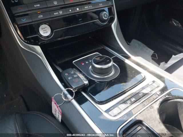 SAJAE4BV2HA958196 Jaguar Xe 35t Prestige