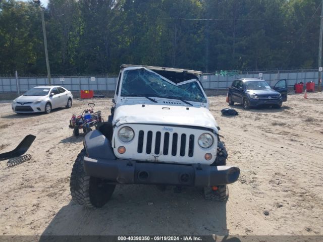 1C4BJWDG2HL615501 Jeep Wrangler Unlimited Sport 4x4