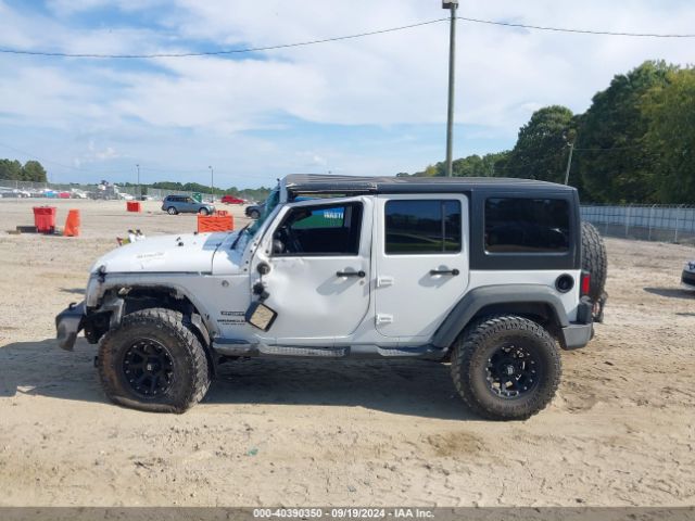 1C4BJWDG2HL615501 Jeep Wrangler Unlimited Sport 4x4