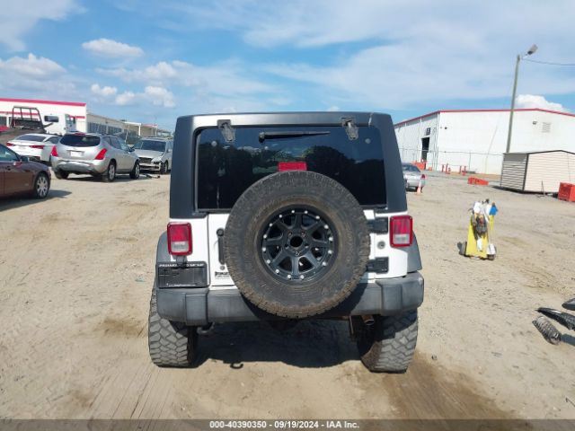 1C4BJWDG2HL615501 Jeep Wrangler Unlimited Sport 4x4