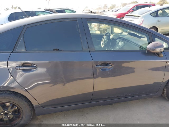 Toyota Prius Two 2014 JTDKN3DU8E1792845 Image 13
