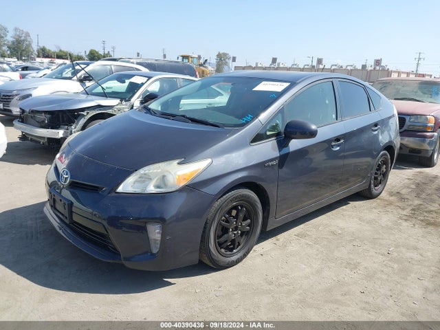 Toyota Prius Two 2014 JTDKN3DU8E1792845 Image 2