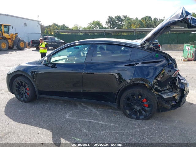 2023 TESLA MODEL Y 7SAYGDEE2PF842833 Photo 2