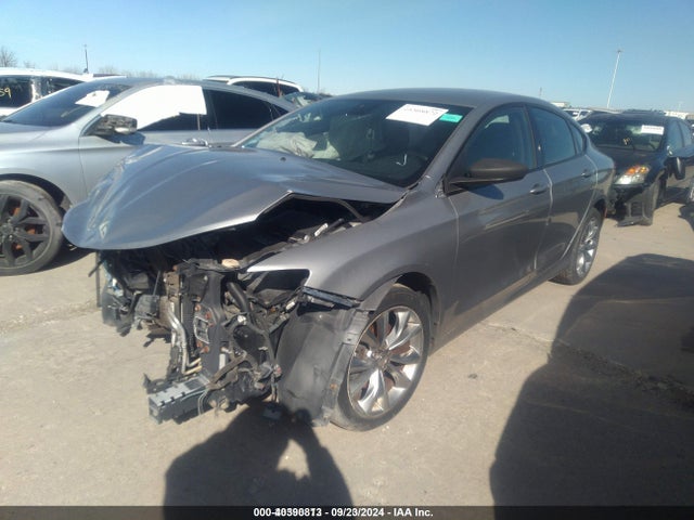 Chrysler 200 S 2015 1C3CCCBB3FN702608 Image 2