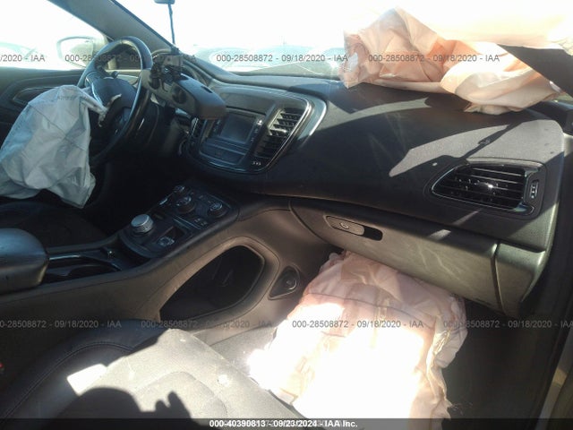 Chrysler 200 S 2015 1C3CCCBB3FN702608 Image 5