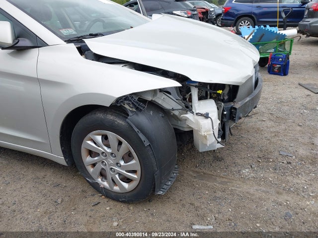 KMHD74LF9HU370268 Hyundai ELANTRA SE