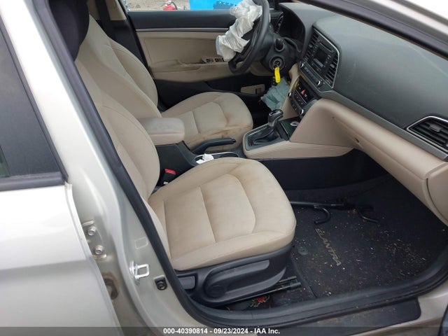 KMHD74LF9HU370268 Hyundai ELANTRA SE