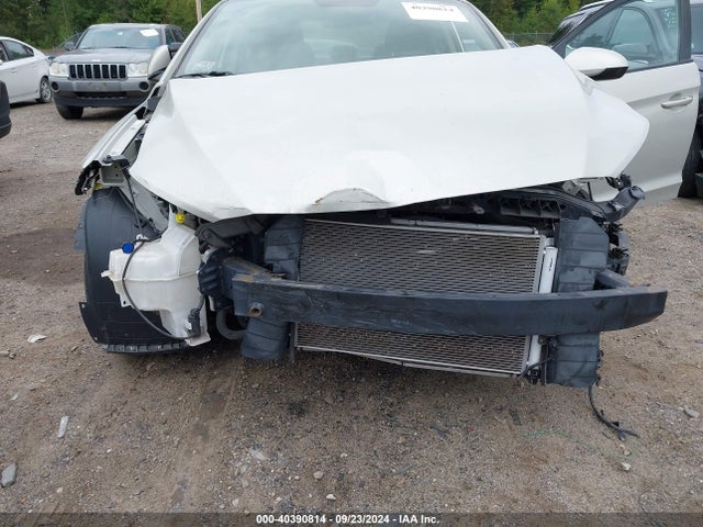 KMHD74LF9HU370268 Hyundai ELANTRA SE