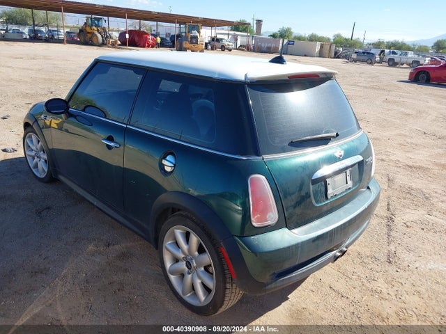 2005 MINI COOPER S WMWRE33585TD99005 Photo 2