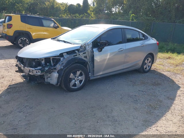 Chevrolet Cruze Ls Auto 2018 1G1BC5SM1J7102308 Image 2