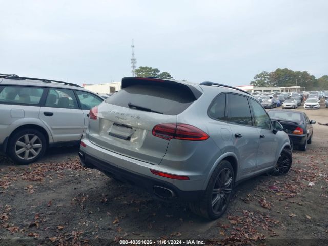 2017 PORSCHE CAYENNE WP1AA2A26HKA82263 Photo 3