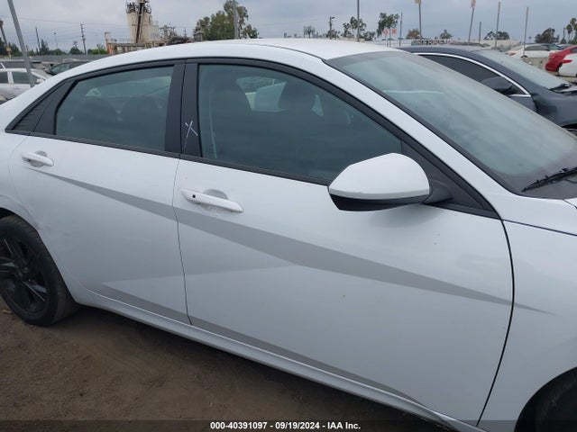 5NPLS4AG2NH055957 Hyundai ELANTRA SEL