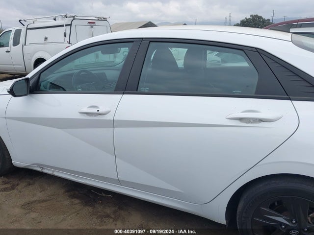 5NPLS4AG2NH055957 Hyundai ELANTRA SEL