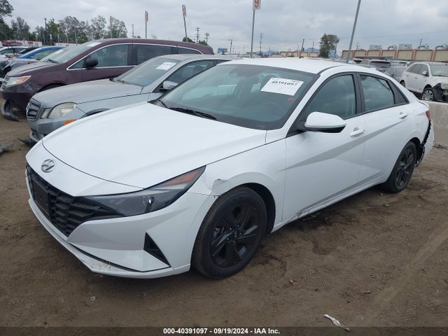 5NPLS4AG2NH055957 Hyundai ELANTRA SEL