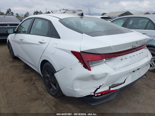 5NPLS4AG2NH055957 Hyundai ELANTRA SEL