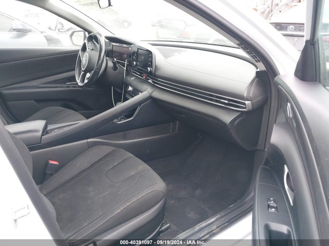 5NPLS4AG2NH055957 Hyundai ELANTRA SEL