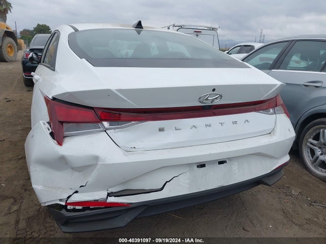 5NPLS4AG2NH055957 Hyundai ELANTRA SEL