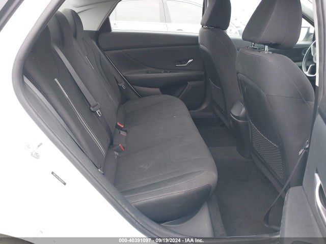 5NPLS4AG2NH055957 Hyundai ELANTRA SEL