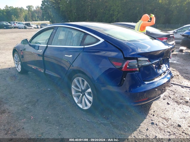 2018 TESLA MODEL 3 5YJ3E1EB5JF117414 Photo 2