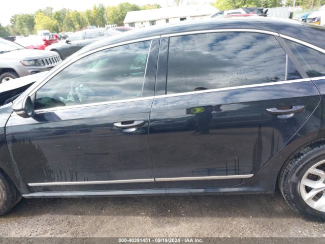 1VWAT7A3XHC072151 Volkswagen Passat 1.8t S