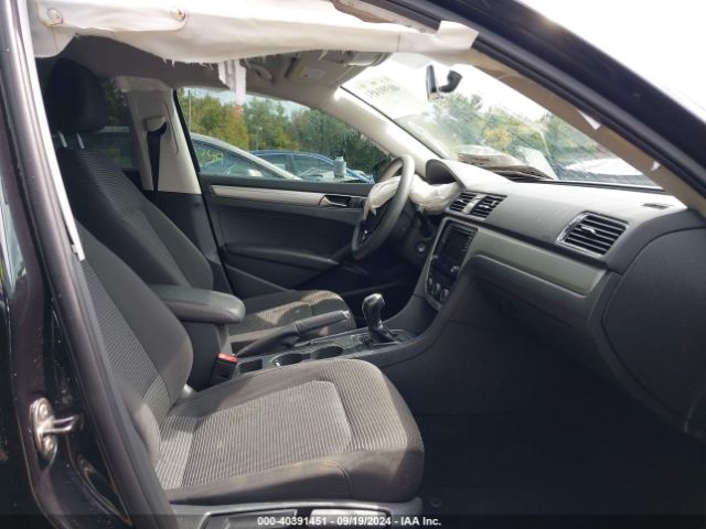 1VWAT7A3XHC072151 Volkswagen Passat 1.8t S
