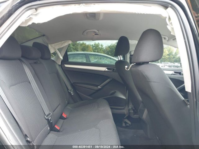 1VWAT7A3XHC072151 Volkswagen Passat 1.8t S