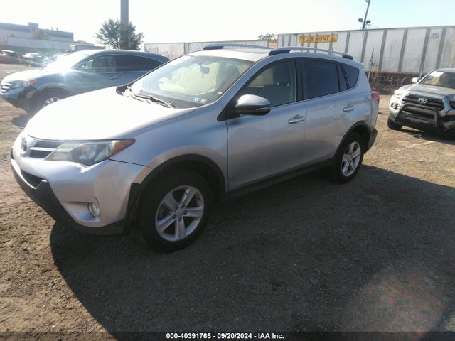 Toyota Rav4 Xle 2014 JTMRFREV3EJ006410 Image 2