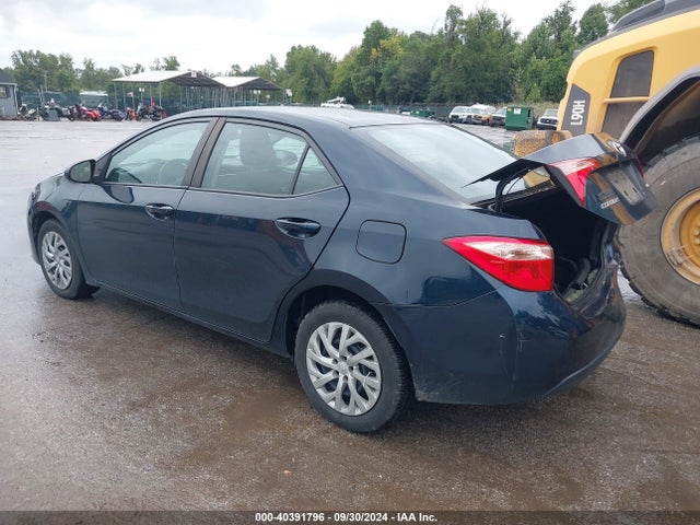 Toyota COROLLA LE 2018 2T1BURHE1JC092342 Image 3