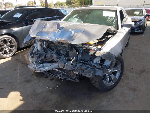 2C3CDXHG3JH215997 Dodge Charger Sxt Plus Rwd