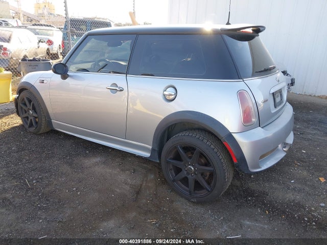 2004 MINI COOPER S WMWRE33454TD89151 Photo 2