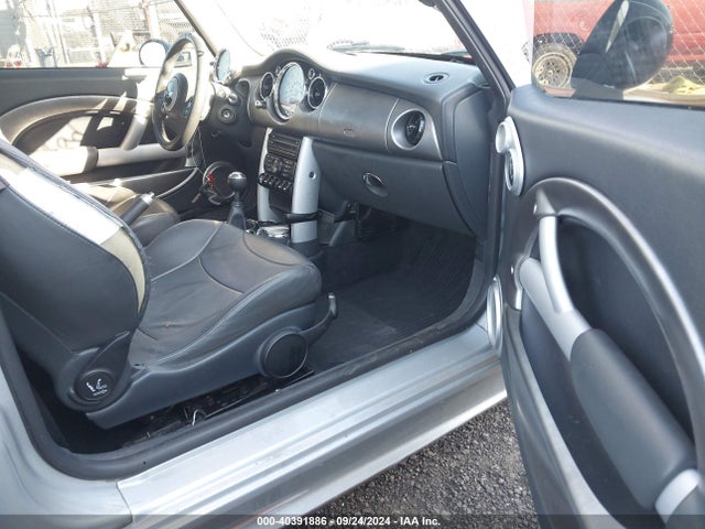 2004 MINI COOPER S WMWRE33454TD89151 Photo 4