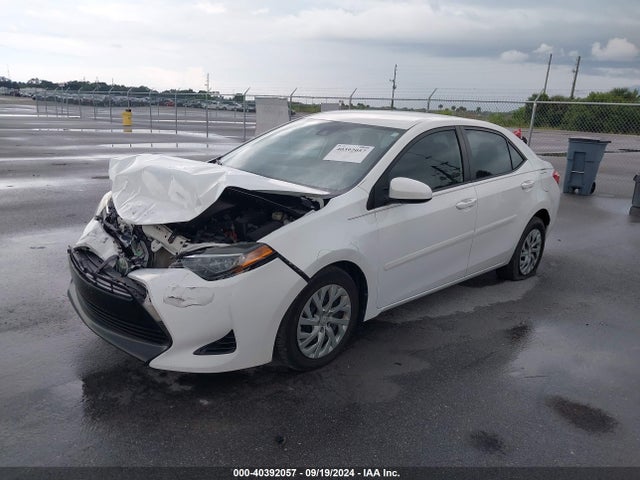 Toyota COROLLA LE 2018 2T1BURHE1JC029077 Image 2