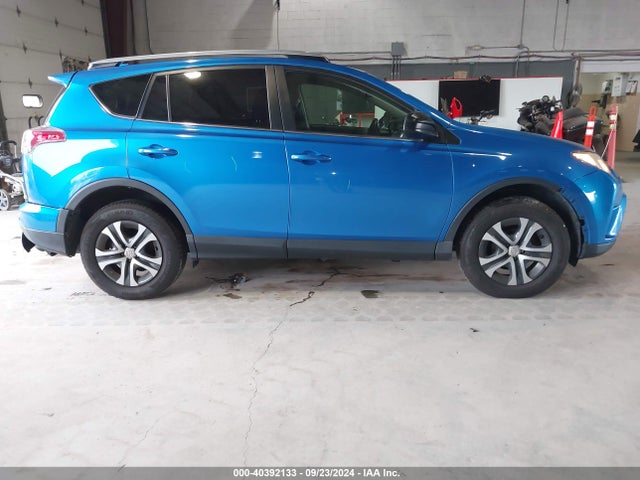 Toyota RAV4 LE 2018 JTMBFREV3JJ254409 Image 14