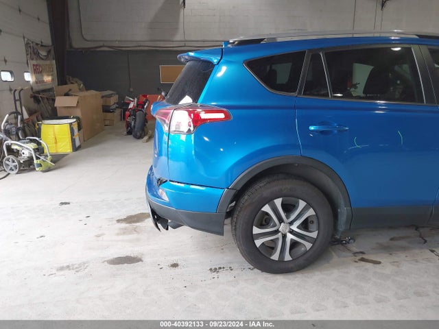 Toyota RAV4 LE 2018 JTMBFREV3JJ254409 Image 18