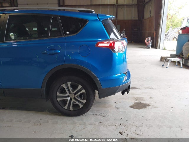 Toyota RAV4 LE 2018 JTMBFREV3JJ254409 Image 19